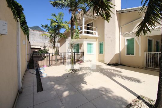 Área Externa da casa de casa de condomínio à venda com 5 quartos, 800m² em Anil, Rio de Janeiro
