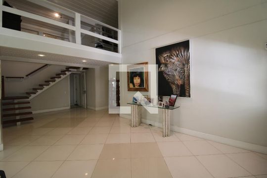 Sala de casa de condomínio à venda com 5 quartos, 800m² em Anil, Rio de Janeiro