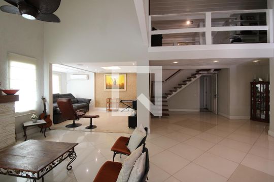Sala de casa de condomínio à venda com 5 quartos, 800m² em Anil, Rio de Janeiro
