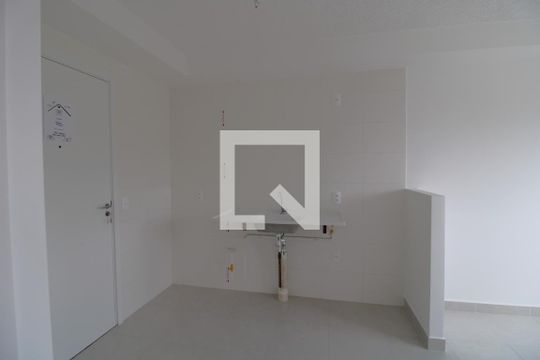 Cozinha de apartamento para alugar com 1 quarto, 27m² em Jardim Itacolomi, São Paulo
