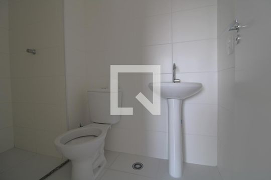 Banheiro de apartamento para alugar com 1 quarto, 27m² em Jardim Itacolomi, São Paulo