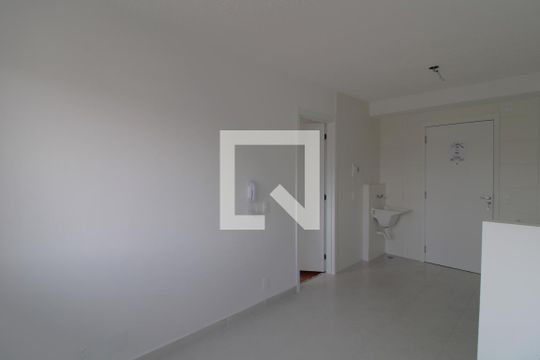 Sala de apartamento para alugar com 1 quarto, 27m² em Jardim Itacolomi, São Paulo