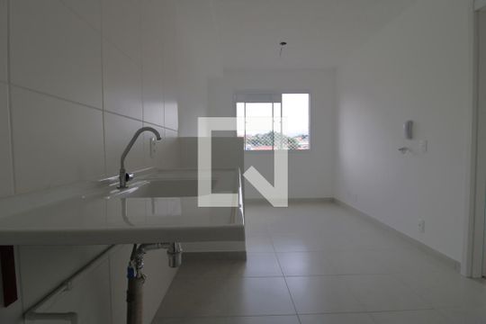 Cozinha de apartamento para alugar com 1 quarto, 27m² em Jardim Itacolomi, São Paulo