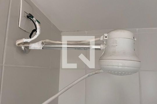 Banheiro de apartamento para alugar com 1 quarto, 31m² em Água Branca, São Paulo