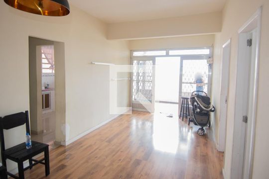 Sala de casa para alugar com 2 quartos, 100m² em Jardim Vinte E Cinco de Agosto, Duque de Caxias