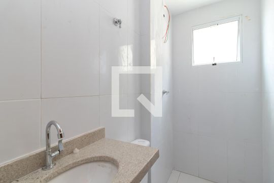 Banheiro de apartamento à venda com 2 quartos, 53m² em Vila Mazzei, São Paulo