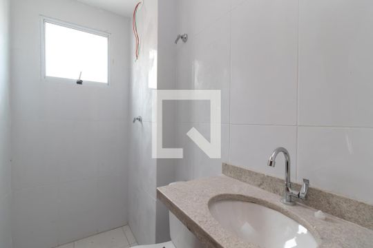 Banheiro de apartamento à venda com 2 quartos, 53m² em Vila Mazzei, São Paulo