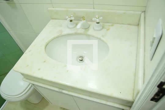 Banheiro da Suíte 3  de casa de condomínio para alugar com 3 quartos, 340m² em Granja Viana Ii, Cotia