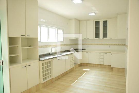 Cozinha de casa de condomínio para alugar com 3 quartos, 340m² em Granja Viana Ii, Cotia
