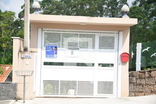 Placa QA de casa de condomínio para alugar com 3 quartos, 340m² em Granja Viana Ii, Cotia