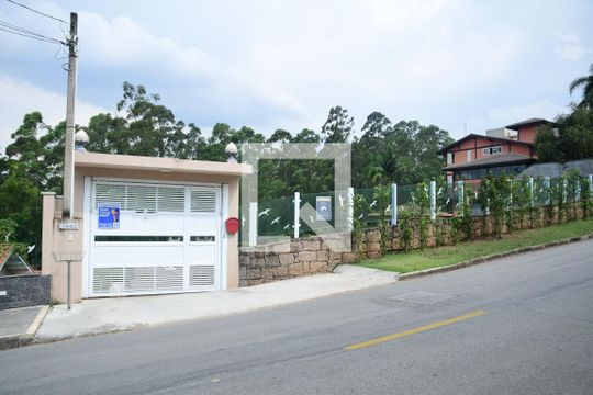 Fachada de casa de condomínio para alugar com 3 quartos, 340m² em Granja Viana Ii, Cotia