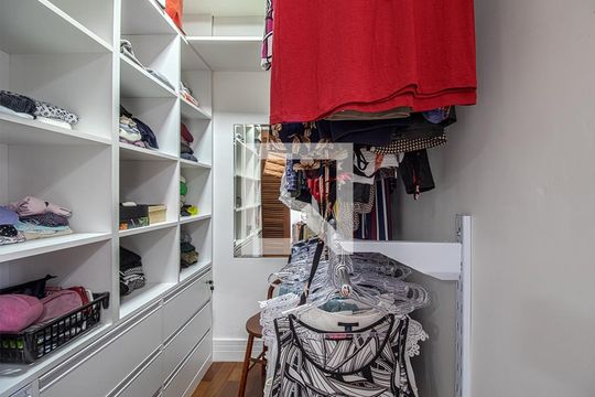Closet de casa à venda com 3 quartos, 154m² em Bosque da Saúde, São Paulo