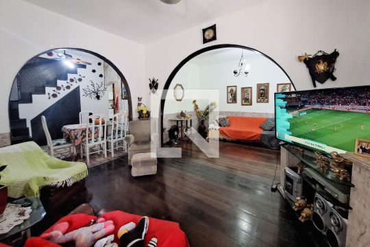 Casa à venda com 3 quartos, 100m² em Santa Rosa, Niterói