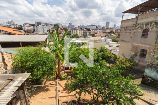 Vista de casa à venda com 3 quartos, 146m² em Horto Florestal, Belo Horizonte