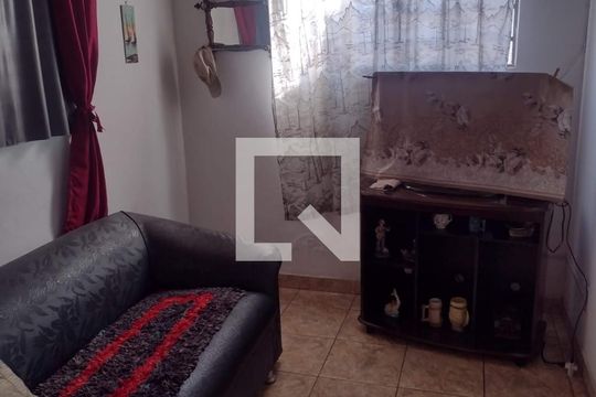 Sala de casa à venda com 3 quartos, 146m² em Horto Florestal, Belo Horizonte