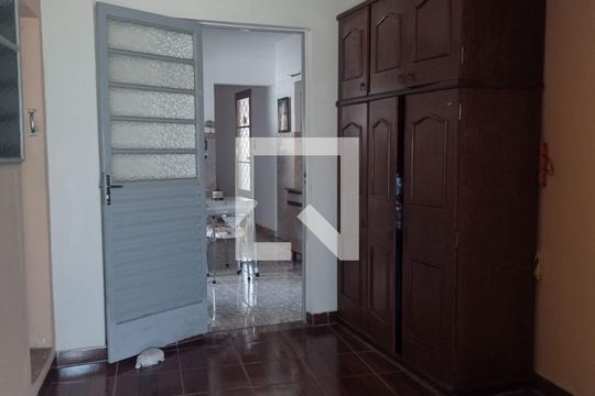 Quarto de casa à venda com 3 quartos, 146m² em Horto Florestal, Belo Horizonte