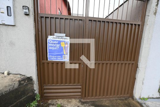 Fachada de casa para alugar com 2 quartos, 60m² em Setor Goiânia 2, Goiânia