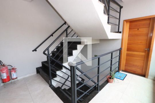 Escada de apartamento à venda com 2 quartos, 43m² em Chácara Belenzinho, São Paulo
