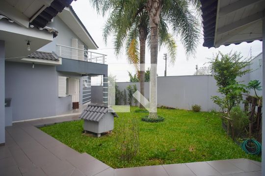 Área externa de casa à venda com 3 quartos, 207m² em Cristo Rei, São Leopoldo