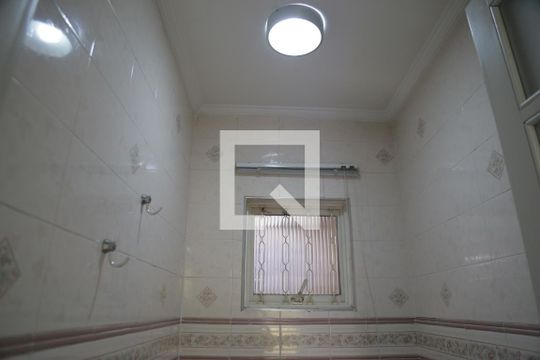 Banheiro de Serviço de casa à venda com 2 quartos, 150m² em Jardim Peri, São Paulo
