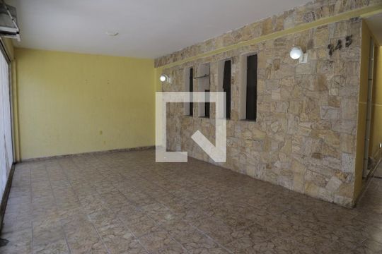 Garagem de casa à venda com 2 quartos, 150m² em Jardim Peri, São Paulo