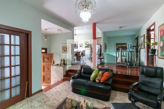 Casa à venda com 4 quartos, 360m² em São Paulo, Belo Horizonte