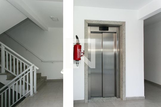 Área Comum - Elevador de apartamento à venda com 2 quartos, 53m² em Vila Mazzei, São Paulo