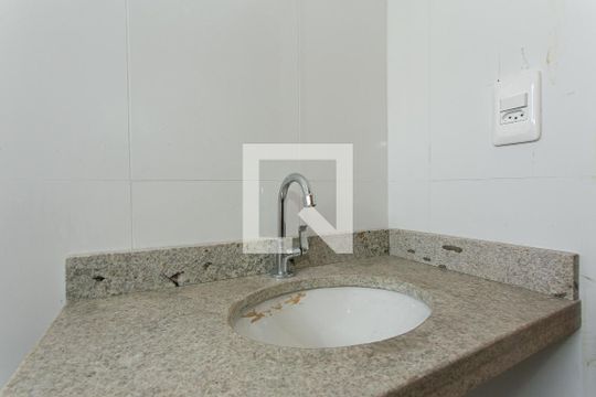 Banheiro de apartamento à venda com 1 quarto, 39m² em Vila Mazzei, São Paulo