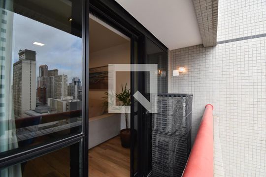 Sacada de apartamento à venda com 1 quarto, 67m² em Centro, Curitiba