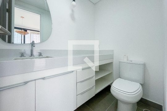 Banheiro de apartamento à venda com 1 quarto, 47m² em Jardim das Bandeiras, São Paulo