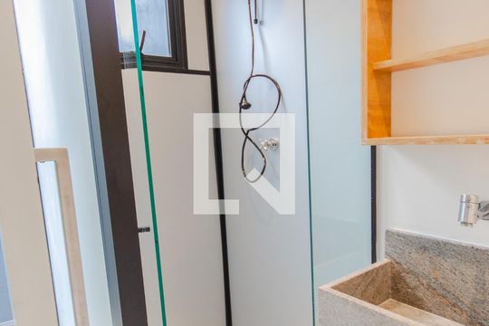 Banheiro de apartamento para alugar com 1 quarto, 16m² em Vila Clementino, São Paulo