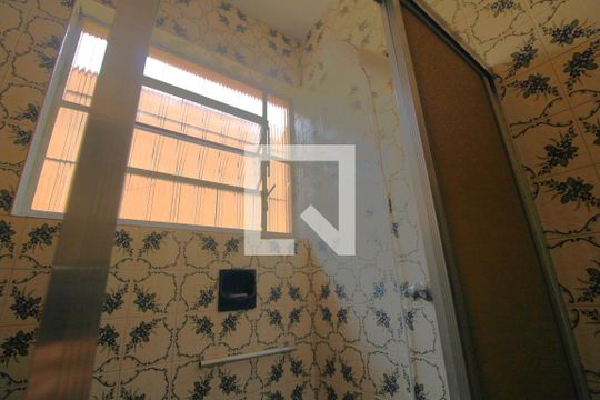 Banheiro comum de casa à venda com 3 quartos, 262m² em Jardim Itapeva, São Paulo