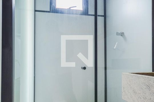 Banheiro de kitnet/studio para alugar com 1 quarto, 18m² em Vila Clementino, São Paulo