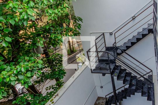 Escada de kitnet/studio para alugar com 1 quarto, 20m² em Vila Clementino, São Paulo