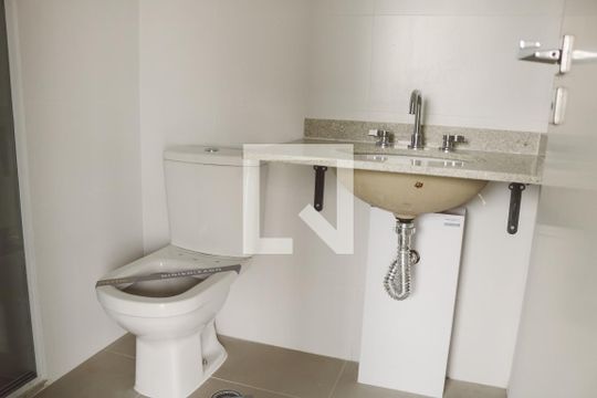 Banheiro de kitnet/studio para alugar com 1 quarto, 26m² em Tucuruvi, São Paulo