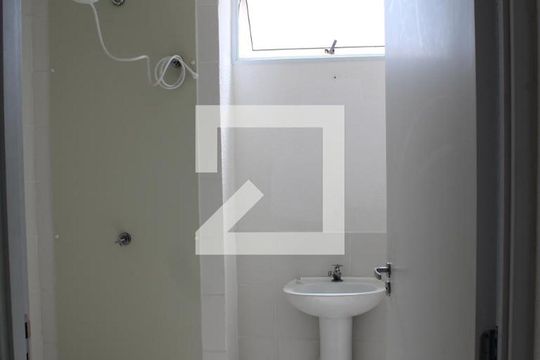 Banheiro de apartamento para alugar com 2 quartos, 50m² em Pedra Azul, Contagem