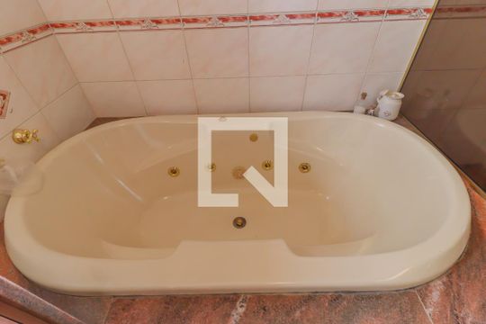 Suíte de casa de condomínio à venda com 5 quartos, 420m² em Portal do Paraíso I, Jundiaí