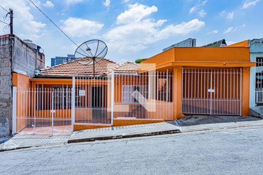 Fachada de casa à venda com 2 quartos, 134m² em Vila Pereira Barreto, São Paulo