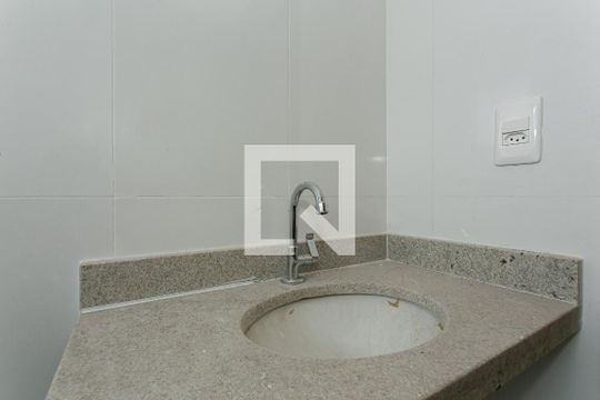 Banheiro de apartamento à venda com 1 quarto, 39m² em Vila Mazzei, São Paulo