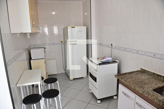 Cozinha de apartamento para alugar com 1 quarto, 52m² em Vila Assuncao, Praia Grande