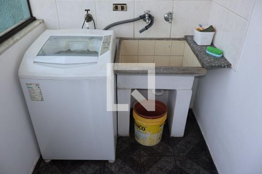Área de Serviço de casa para alugar com 3 quartos, 216m² em Vila Euclides, São Bernardo do Campo