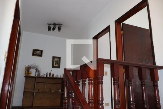 Escada de casa para alugar com 3 quartos, 216m² em Vila Euclides, São Bernardo do Campo