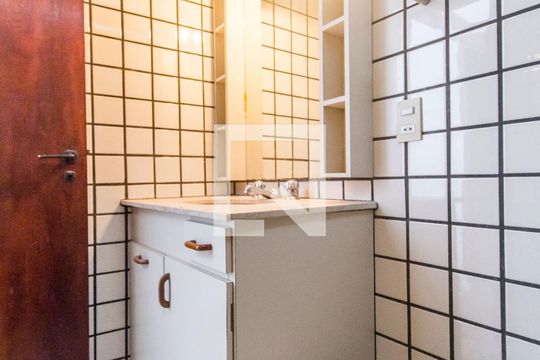 Banheiro de casa para alugar com 3 quartos, 192m² em Alphaville, Santana de Parnaíba