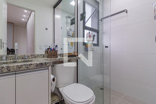 Banheiro da suíte de apartamento para alugar com 2 quartos, 66m² em Bela Vista, Osasco
