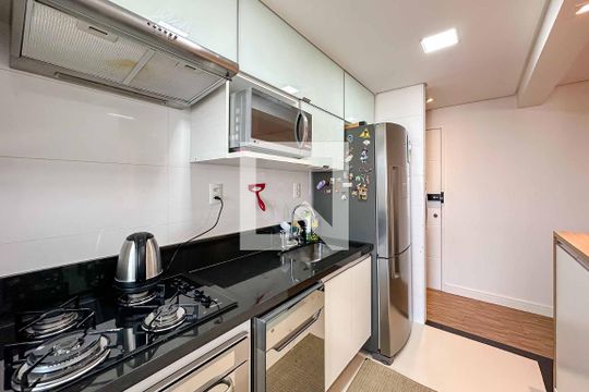 Cozinha de apartamento para alugar com 2 quartos, 73m² em Santa Teresinha, São Paulo