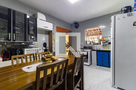 Cozinha da Casa 1 de casa à venda com 6 quartos, 170m² em Vila Brasilina, São Paulo