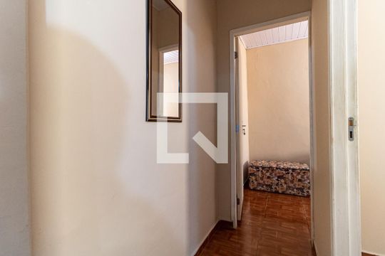 Corredor da Casa 3 de casa à venda com 6 quartos, 170m² em Vila Brasilina, São Paulo