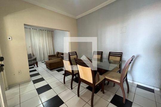 Sala de casa à venda com 3 quartos, 215m² em Colonial, Contagem