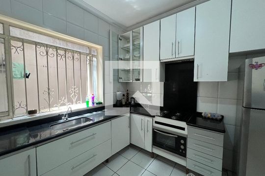 Cozinha de casa à venda com 3 quartos, 215m² em Colonial, Contagem