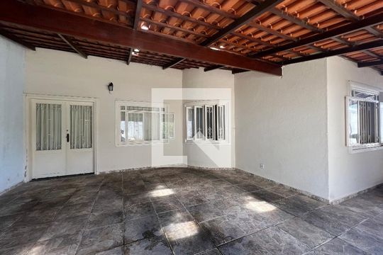 Área comum de casa à venda com 3 quartos, 215m² em Colonial, Contagem